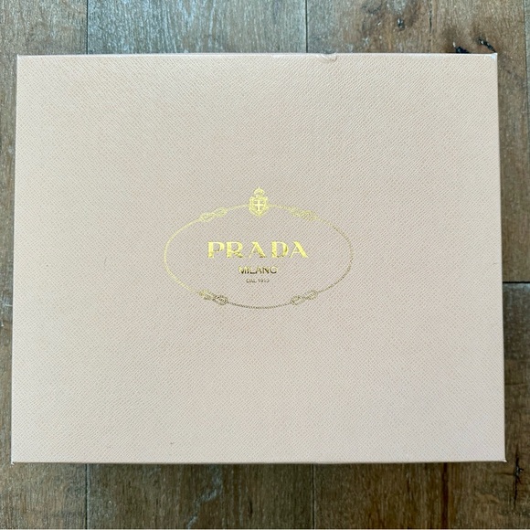 Prada Vitello Specchio Peep-Toe pumps in Gold Patent Leather, size EU 37. - Picture 8 of 11